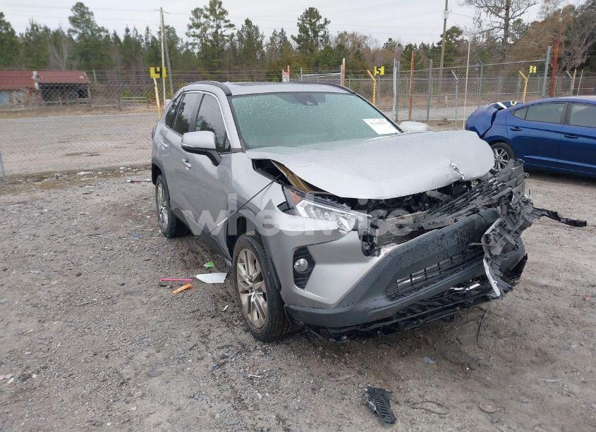 2021 Toyota Rav4 XLE PREMIUM (VIN 2T3C1RFV9MC124112) main photo