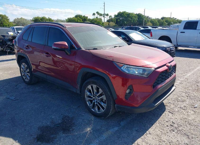 2021 Toyota Rav4 XLE PREMIUM (VIN 2T3C1RFV9MW173986) main photo