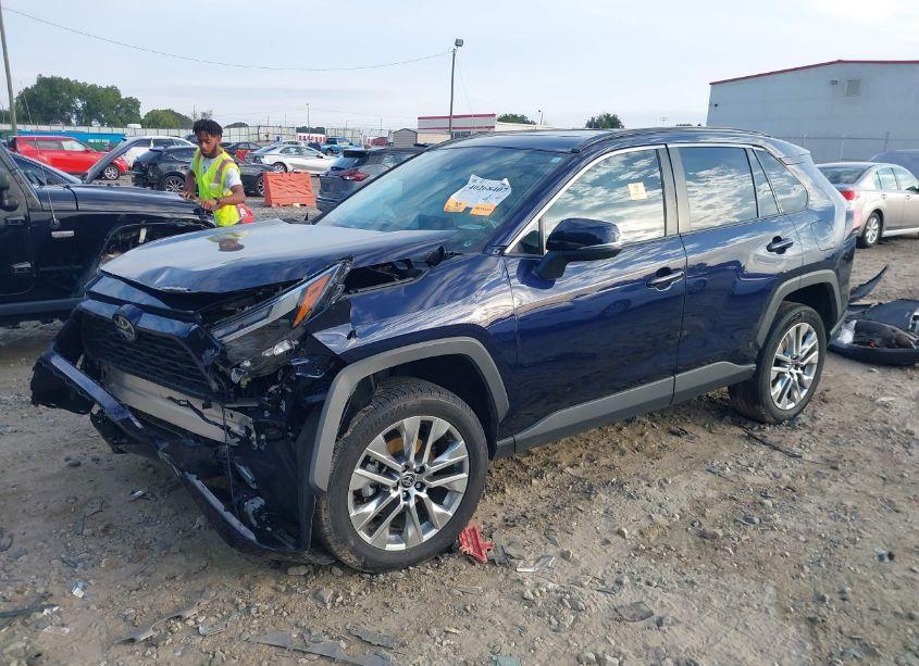 Photo 2 of 2022 Toyota Rav4 XLE PREMIUM (VIN 2T3C1RFV9NW207748)