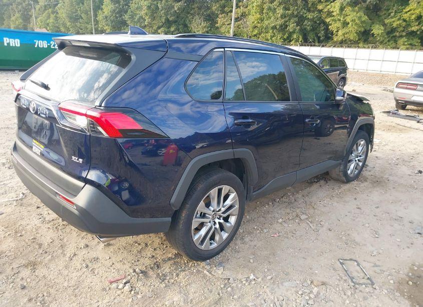 Photo 4 of 2022 Toyota Rav4 XLE PREMIUM (VIN 2T3C1RFV9NW207748)