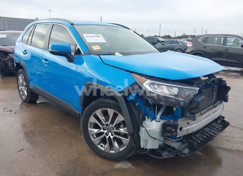 2020 Toyota Rav4 XLE PREMIUM (VIN 2T3C1RFVXLW086449) main photo