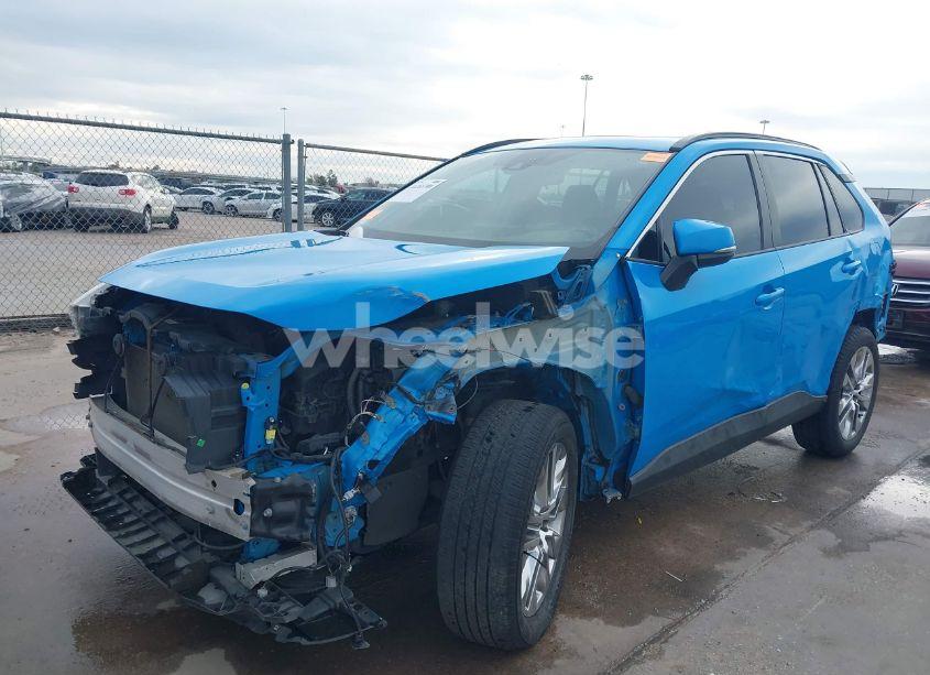 Photo 2 of 2020 Toyota Rav4 XLE PREMIUM (VIN 2T3C1RFVXLW086449)