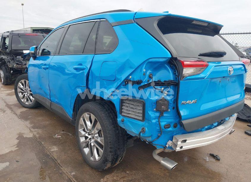 Photo 3 of 2020 Toyota Rav4 XLE PREMIUM (VIN 2T3C1RFVXLW086449)