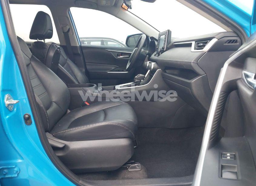 Photo 5 of 2020 Toyota Rav4 XLE PREMIUM (VIN 2T3C1RFVXLW086449)