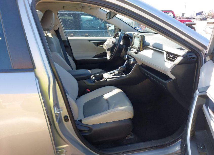 Photo 5 of 2020 Toyota Rav4 XLE PREMIUM (VIN 2T3C1RFVXLW095426)
