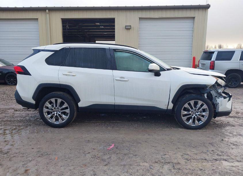 Photo 13 of 2021 Toyota Rav4 XLE PREMIUM (VIN 2T3C1RFVXMW154802)