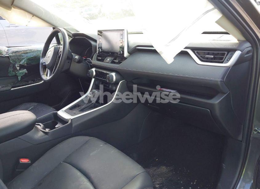 Photo 5 of 2021 Toyota Rav4 XLE PREMIUM (VIN 2T3C1RFVXMW180428)