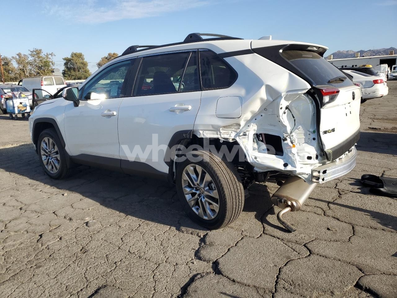 Photo 2 of 2025 TOYOTA RAV4 XLE PREMIUM (VIN 2T3C1RFVXSW417805)