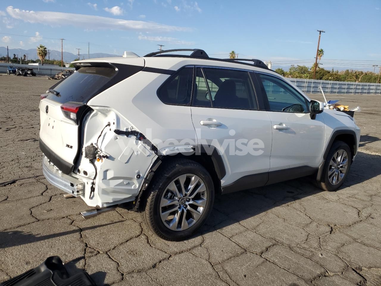 Photo 3 of 2025 TOYOTA RAV4 XLE PREMIUM (VIN 2T3C1RFVXSW417805)