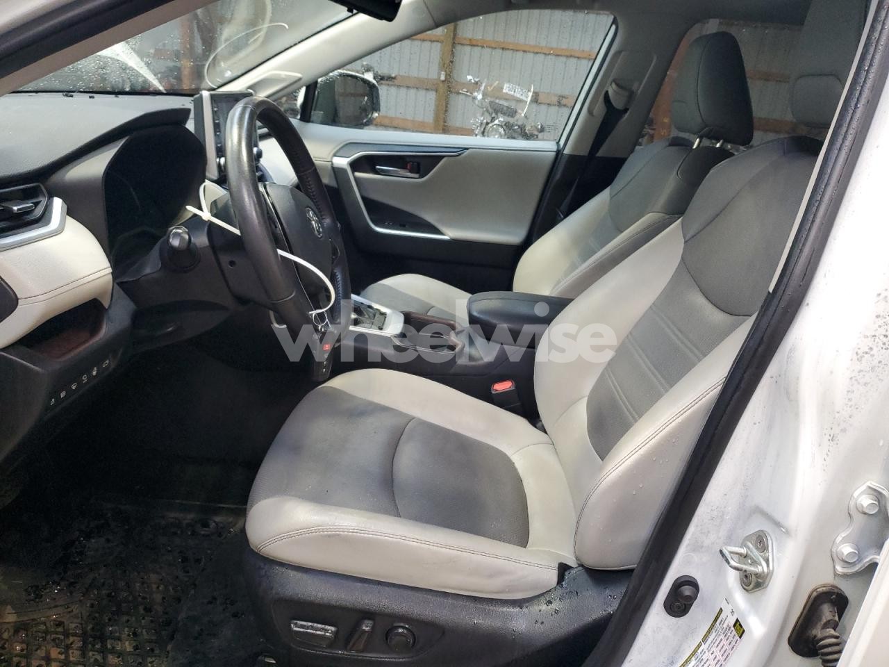 Photo 7 of 2019 TOYOTA RAV4 LIMITED (VIN 2T3D1RFV2KW038088)