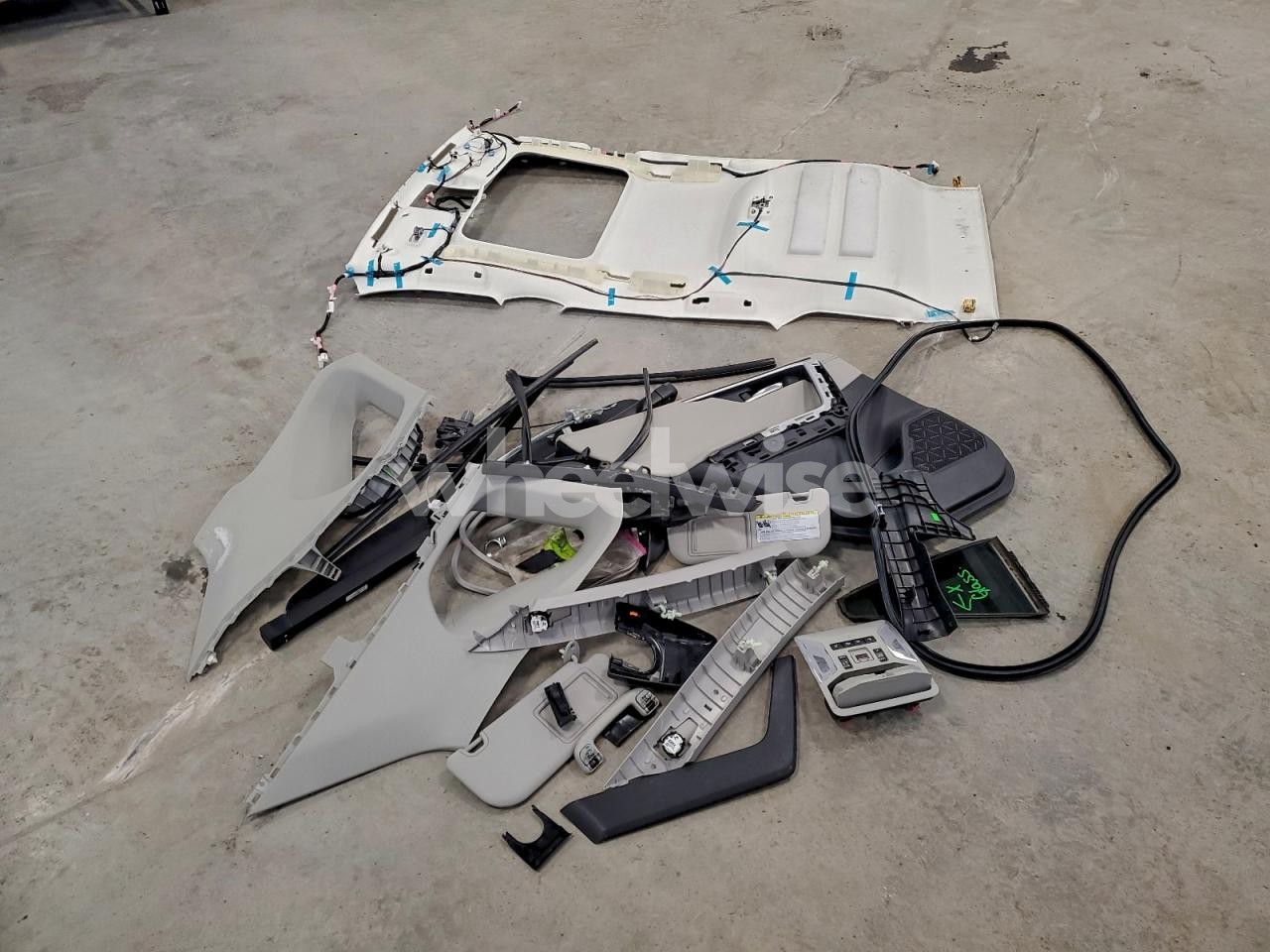 Photo 13 of 2019 TOYOTA RAV4 LIMITED (VIN 2T3D1RFV7KW039849)