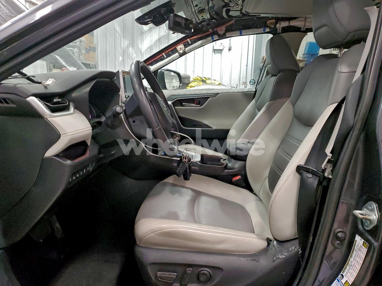 Photo 7 of 2019 TOYOTA RAV4 LIMITED (VIN 2T3D1RFV7KW039849)