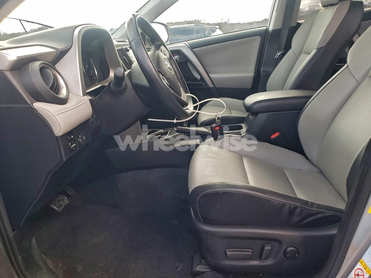 Photo 7 of 2016 TOYOTA RAV4 LIMITED (VIN 2T3DFREV1GW457219)