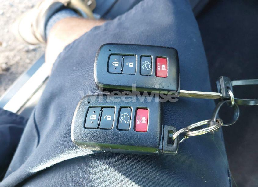 Photo 11 of 2018 Toyota Rav4 PLATINUM (VIN 2T3DFREV1JW732093)