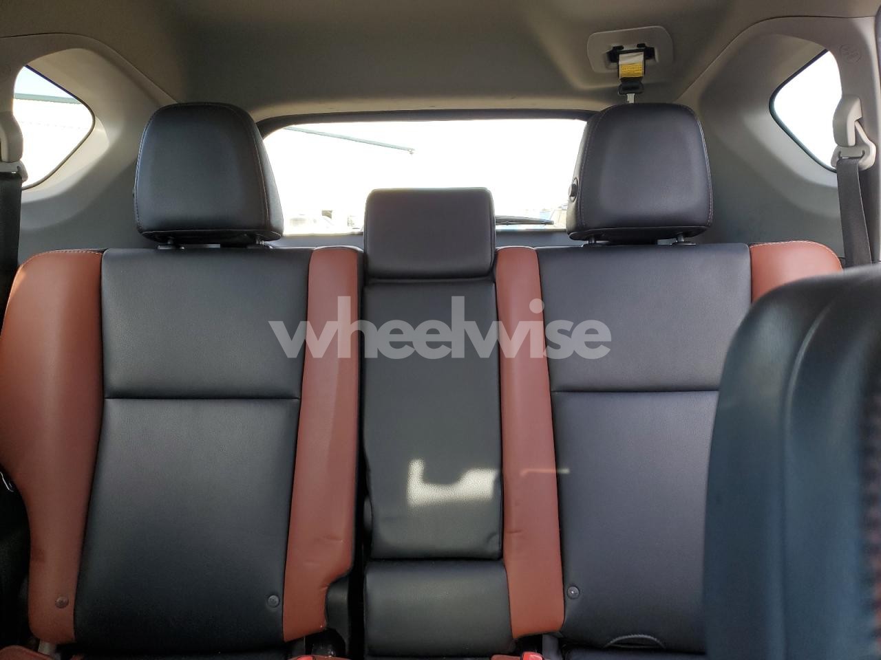 Photo 10 of 2015 TOYOTA RAV4 LIMITED (VIN 2T3DFREV2FW398972)