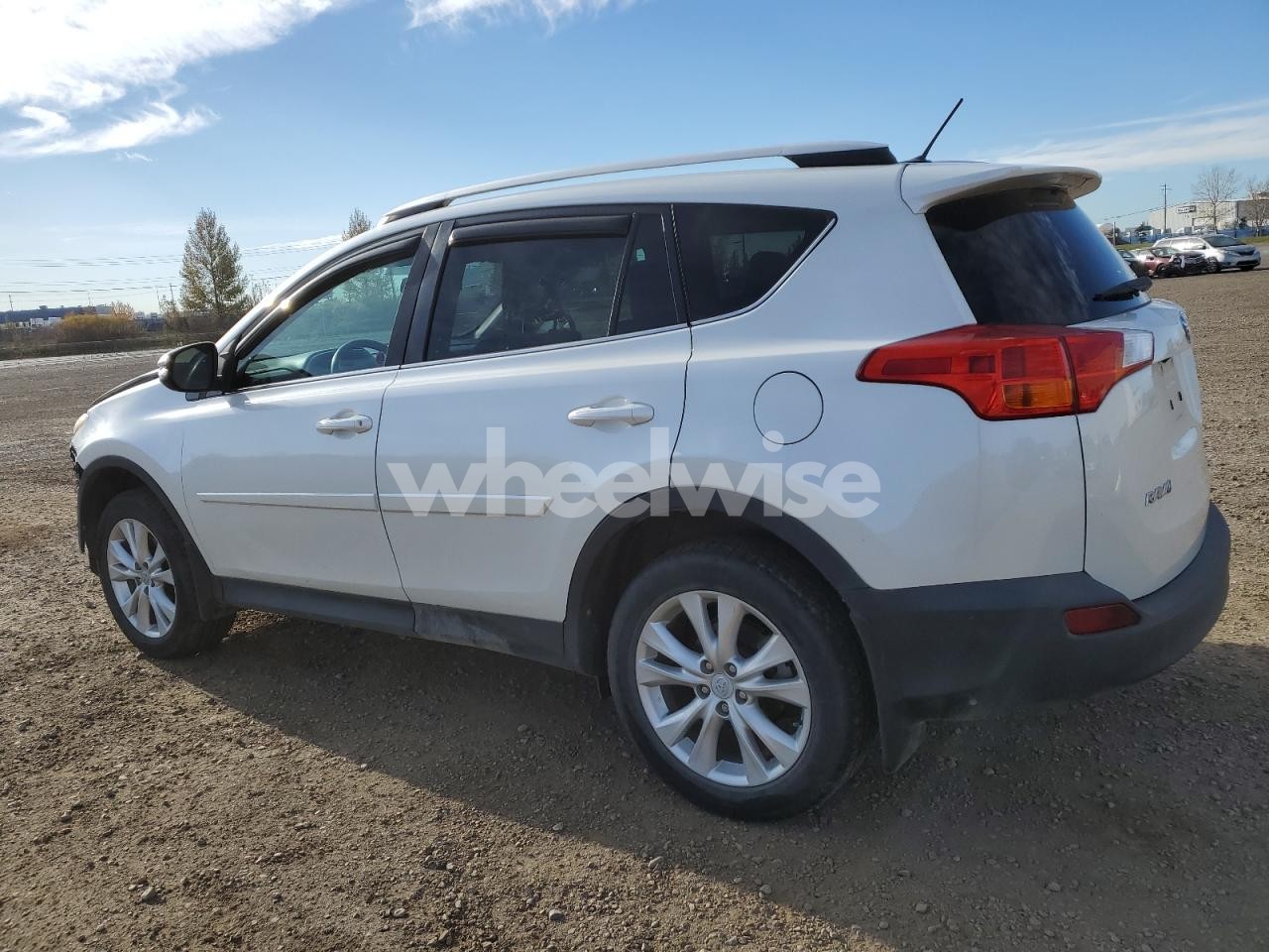 Photo 2 of 2015 TOYOTA RAV4 LIMITED (VIN 2T3DFREV2FW398972)