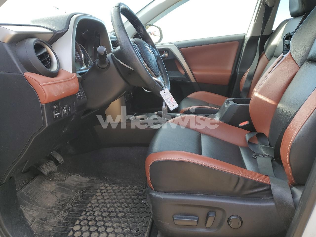 Photo 7 of 2015 TOYOTA RAV4 LIMITED (VIN 2T3DFREV2FW398972)