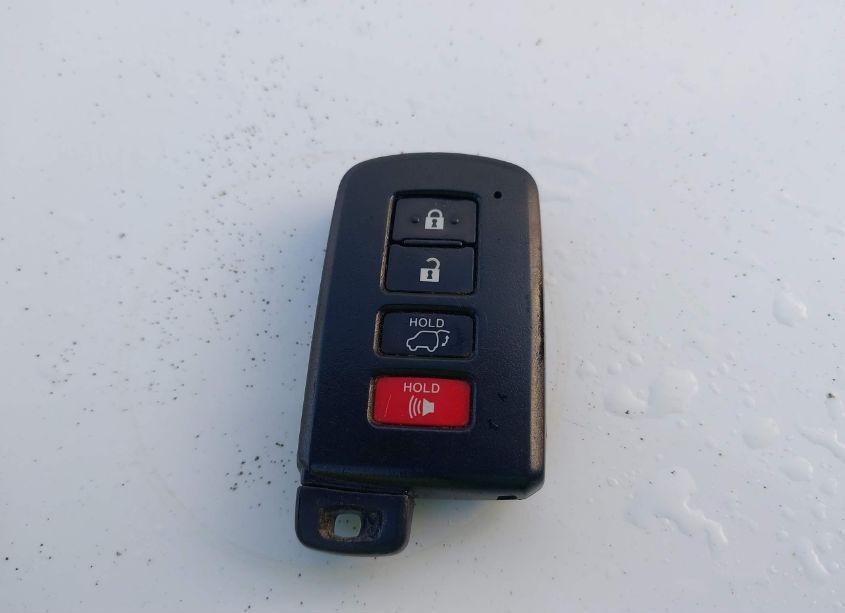 Photo 11 of 2017 Toyota Rav4 PLATINUM (VIN 2T3DFREV2HW543396)