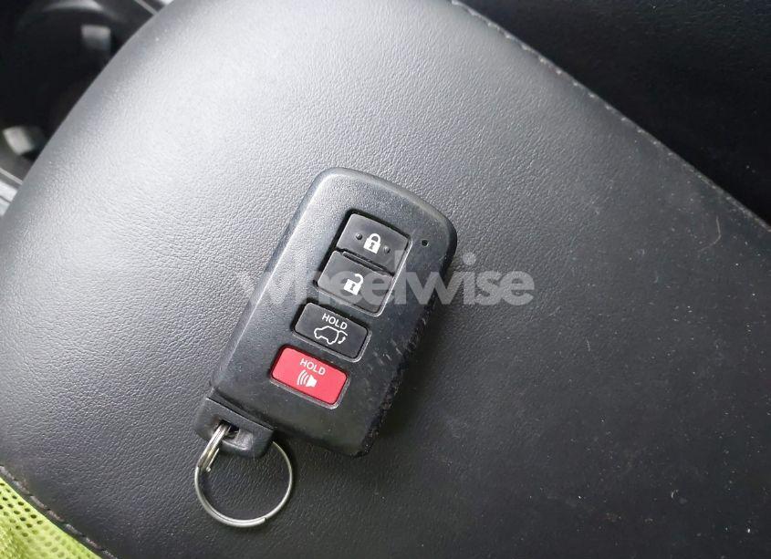 Photo 11 of 2016 Toyota Rav4 N/A (VIN 2T3DFREV3GW525990)