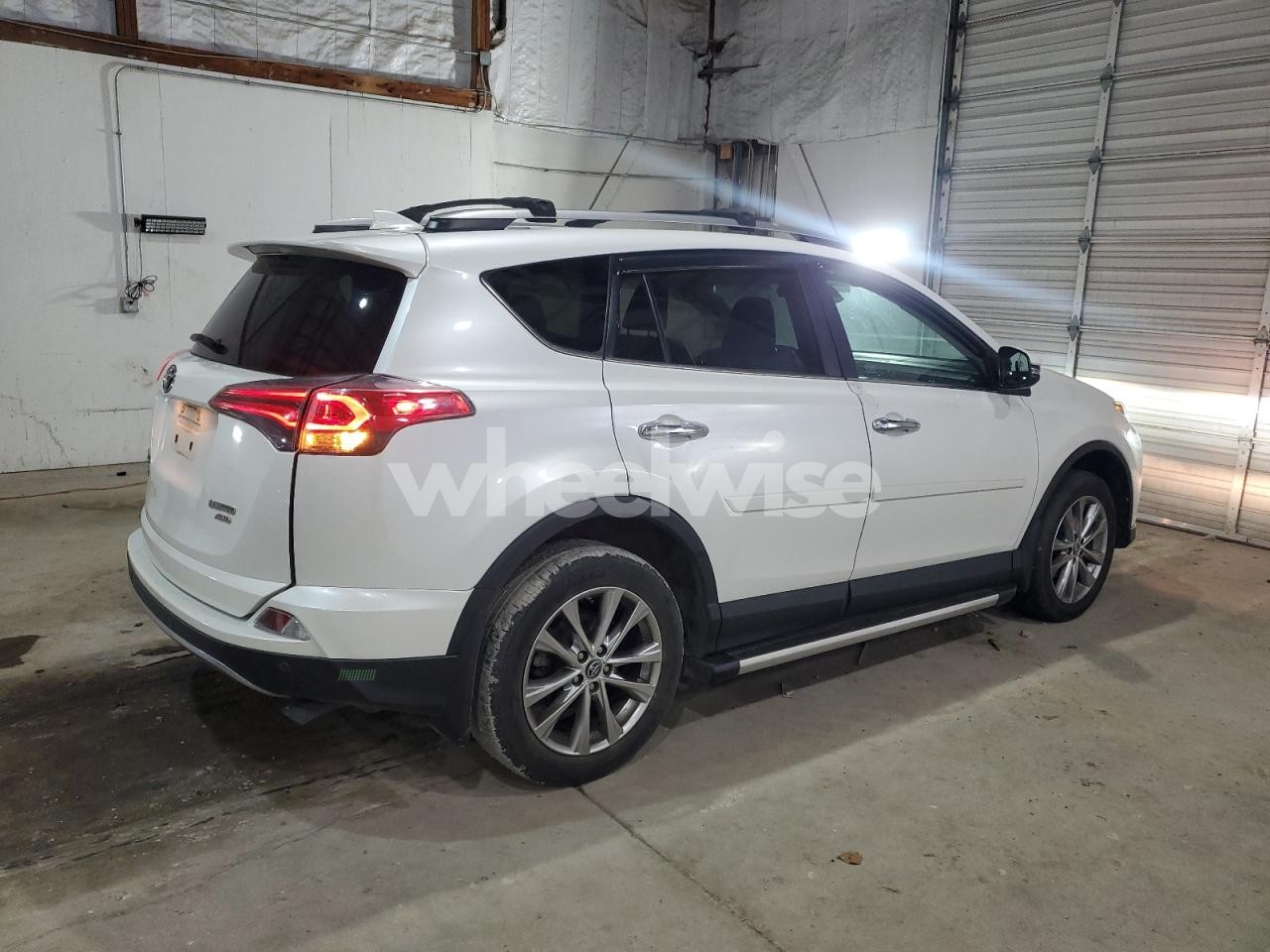 Photo 3 of 2017 TOYOTA RAV4 LIMITED (VIN 2T3DFREV8HW618554)