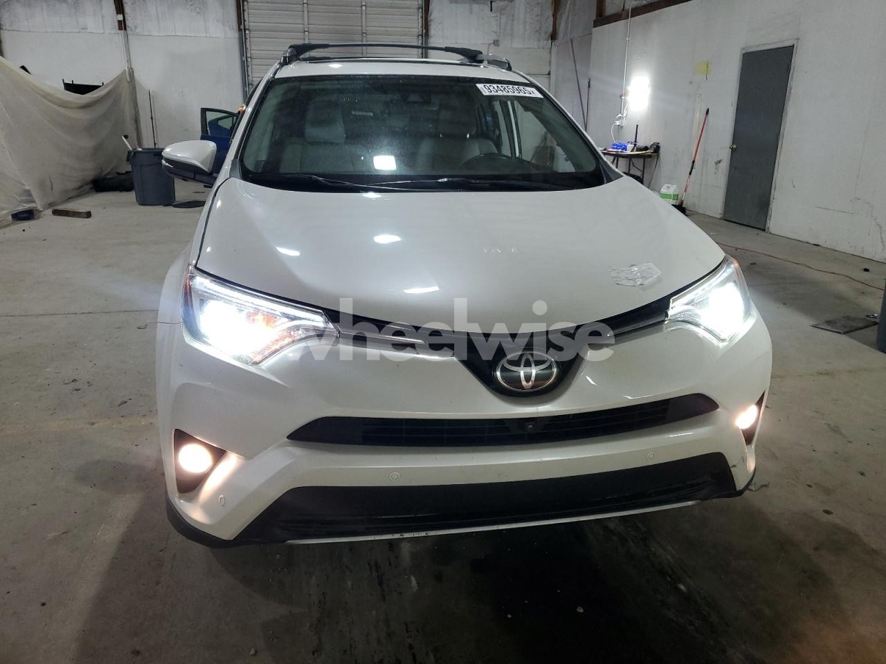 Photo 5 of 2017 TOYOTA RAV4 LIMITED (VIN 2T3DFREV8HW618554)