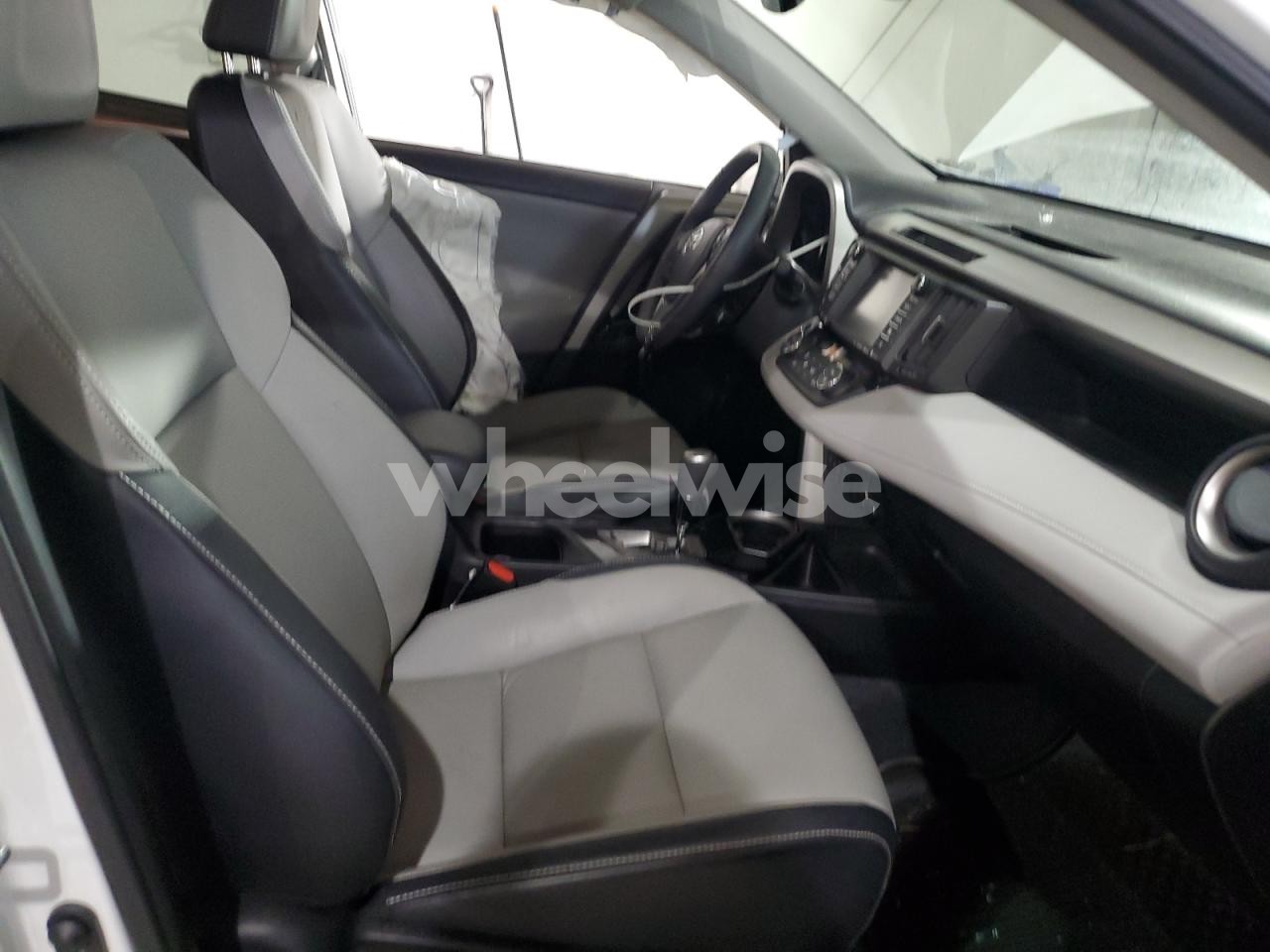 Photo 7 of 2017 TOYOTA RAV4 LIMITED (VIN 2T3DFREV8HW618554)