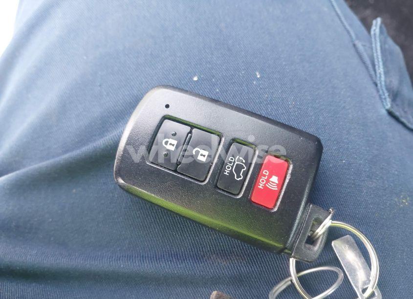 Photo 11 of 2017 Toyota Rav4 PLATINUM (VIN 2T3DFREVXHW568353)