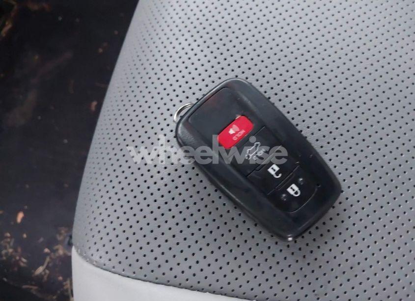 Photo 10 of 2019 Toyota Rav4 HYBRID LIMITED (VIN 2T3DWRFV2KW041297)