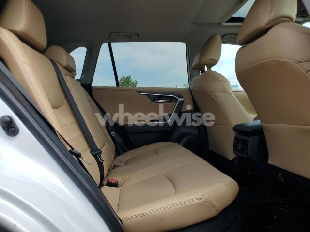 Photo 6 of 2019 TOYOTA RAV4 LIMITED (VIN 2T3DWRFV7KW042168)