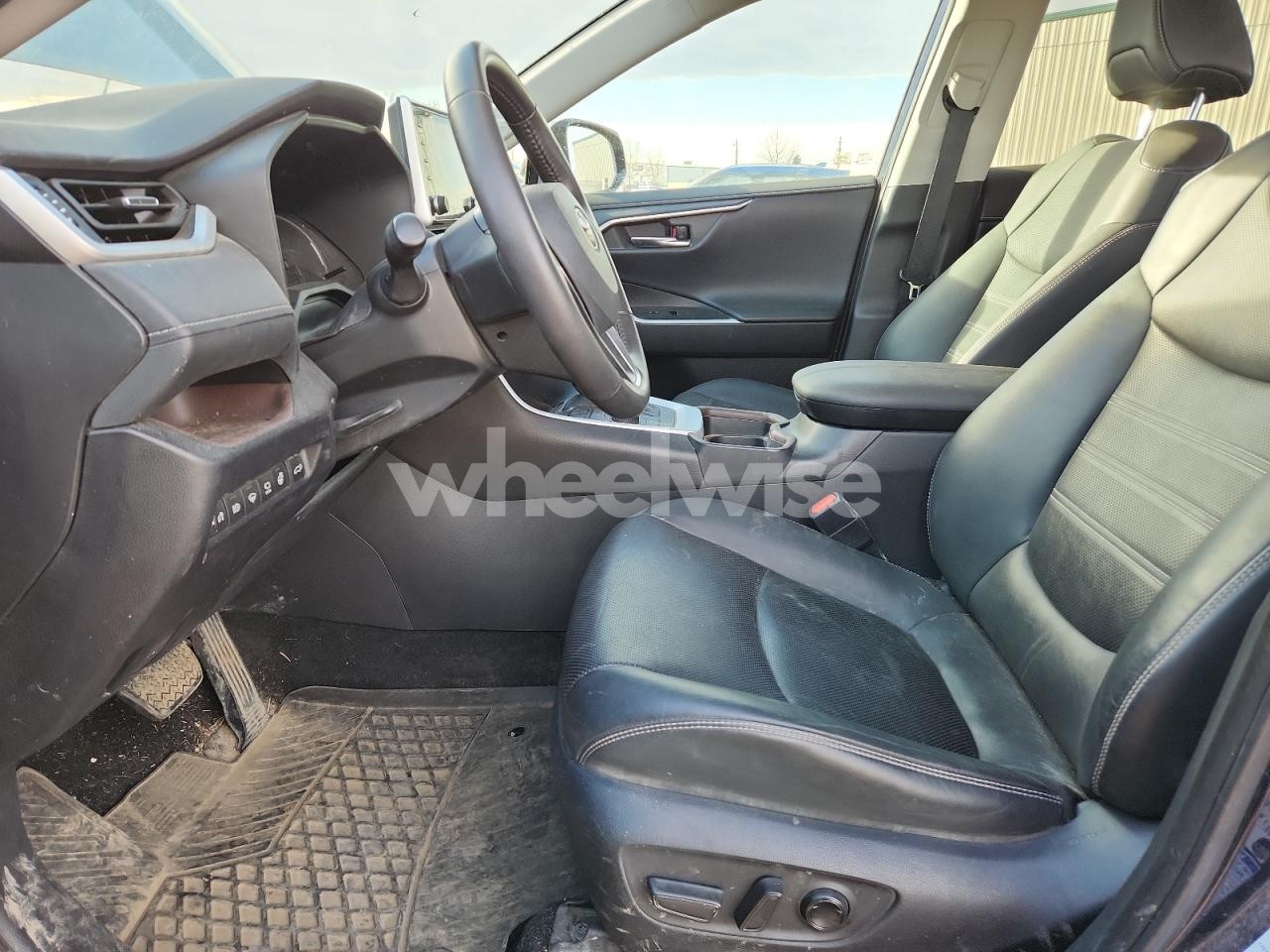 Photo 7 of 2021 TOYOTA RAV4 LIMITED (VIN 2T3DWRFV8MW127099)