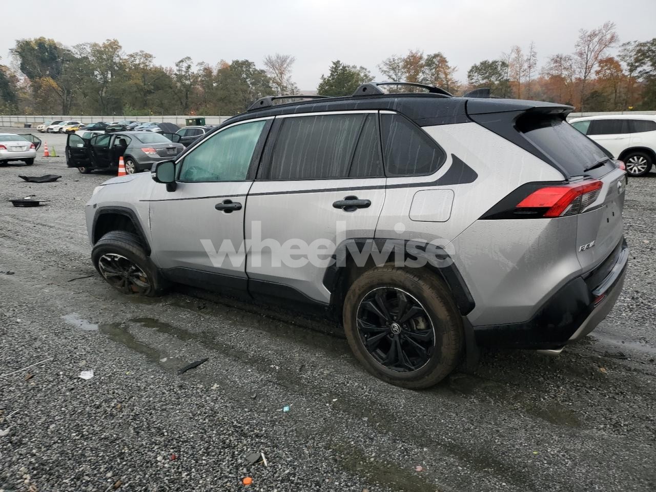 Photo 2 of 2022 TOYOTA RAV4 XSE (VIN 2T3E6RFV0NW029948)