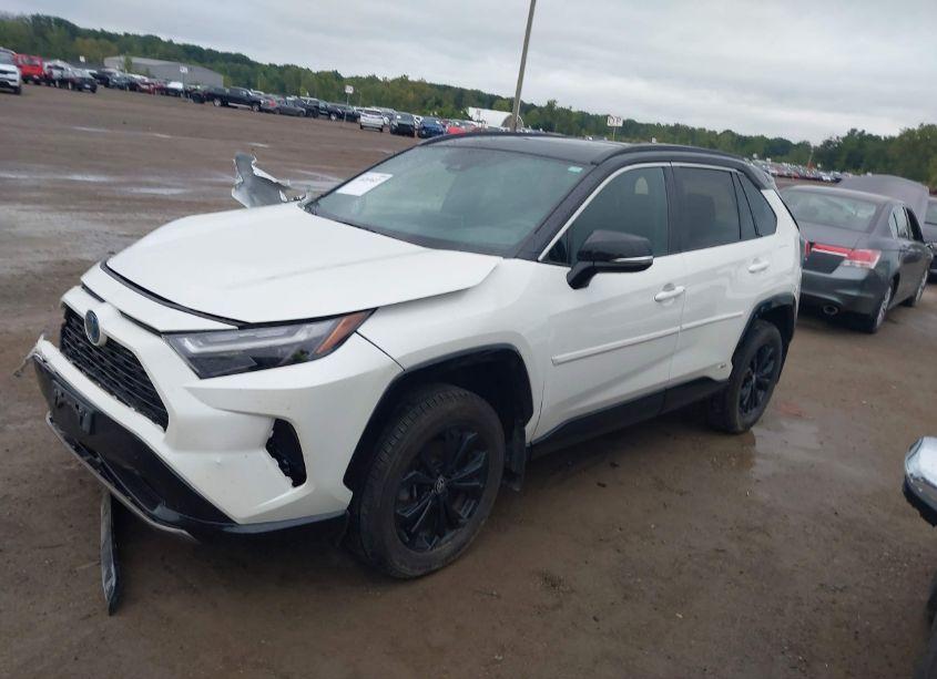 Photo 2 of 2022 Toyota Rav4 HYBRID XSE (VIN 2T3E6RFV5NW031887)