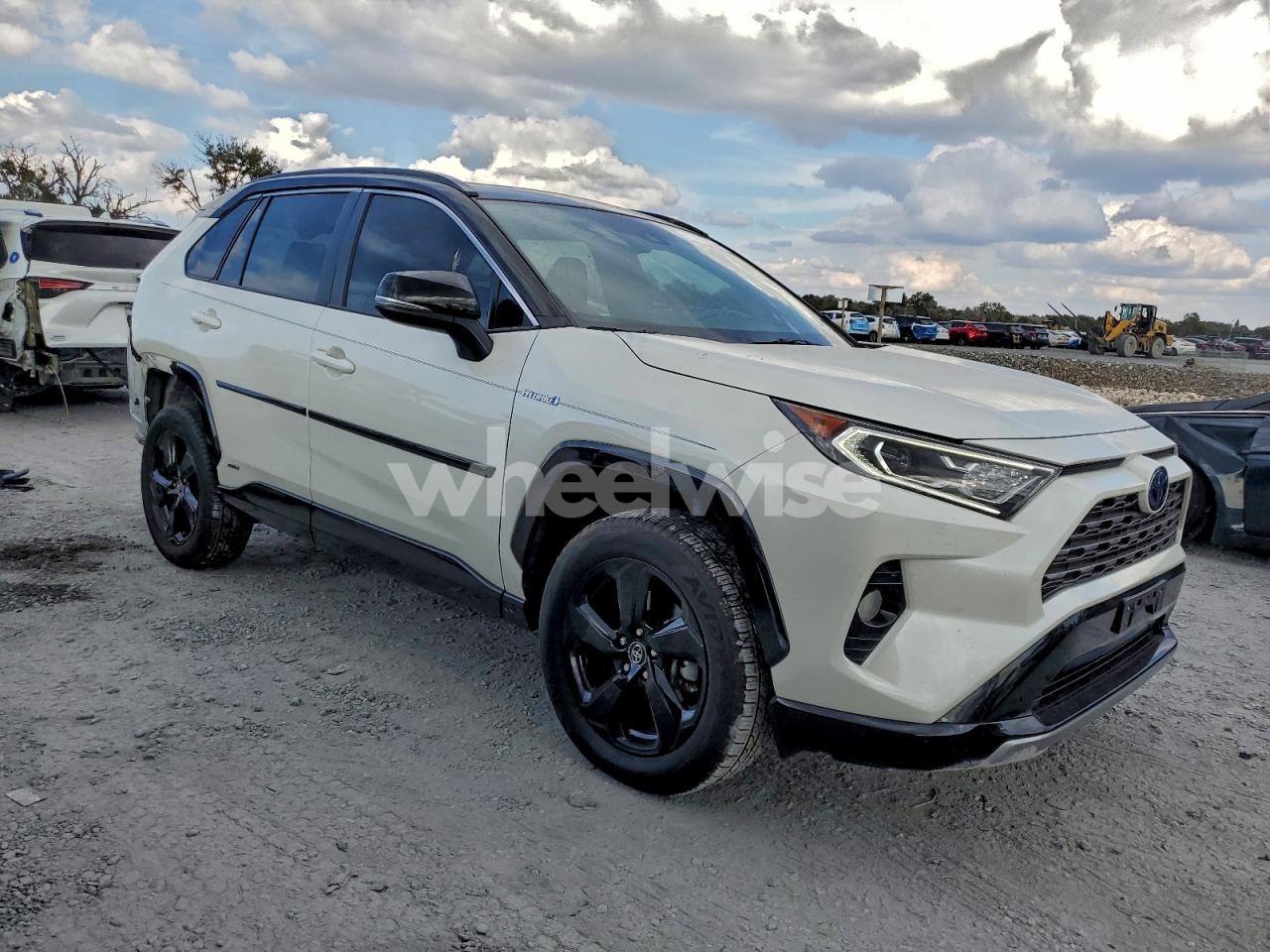 Photo 4 of 2020 TOYOTA RAV4 XSE (VIN 2T3EWRFV2LW099612)