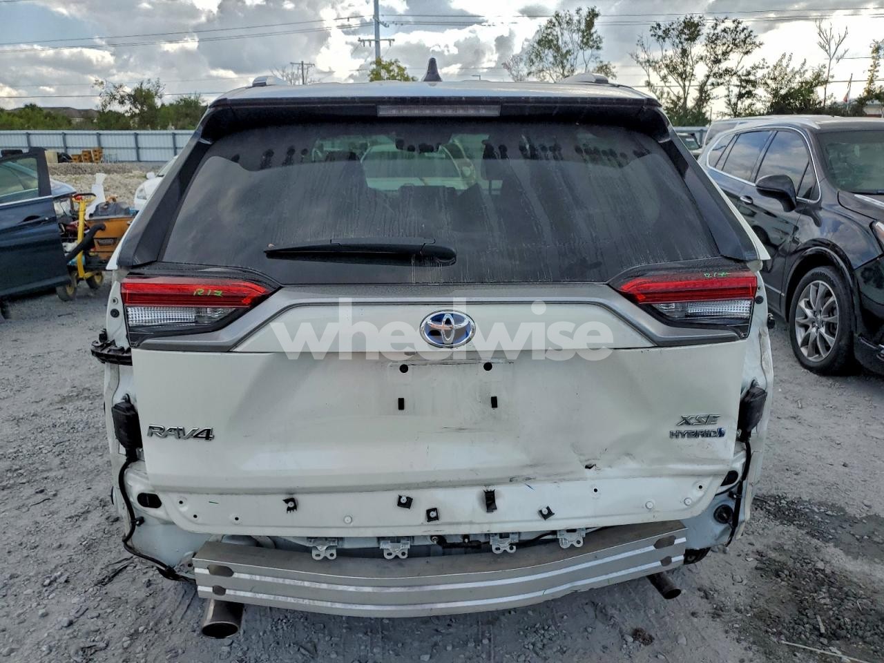 Photo 6 of 2020 TOYOTA RAV4 XSE (VIN 2T3EWRFV2LW099612)