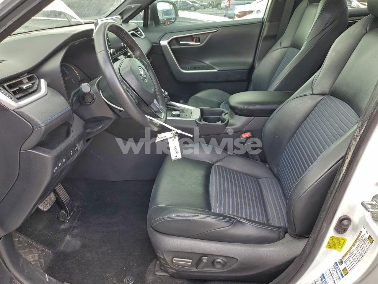 Photo 7 of 2020 TOYOTA RAV4 XSE (VIN 2T3EWRFV2LW099612)