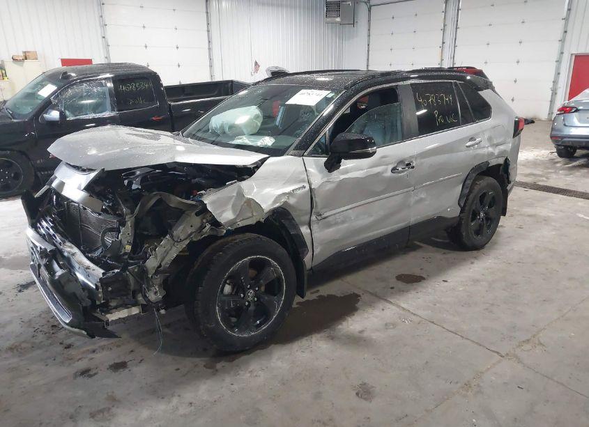 Photo 2 of 2020 Toyota Rav4 HYBRID XSE (VIN 2T3EWRFV8LW074200)