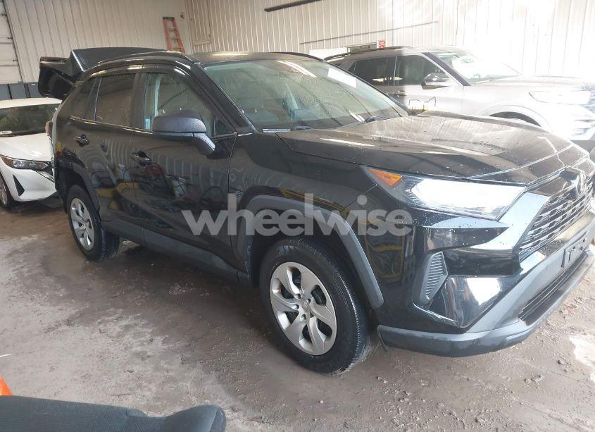 2019 Toyota Rav4 LE (VIN 2T3F1RFV1KW022070) main photo