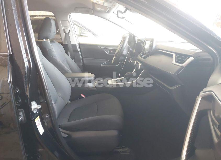 Photo 5 of 2019 Toyota Rav4 LE (VIN 2T3F1RFV1KW022070)