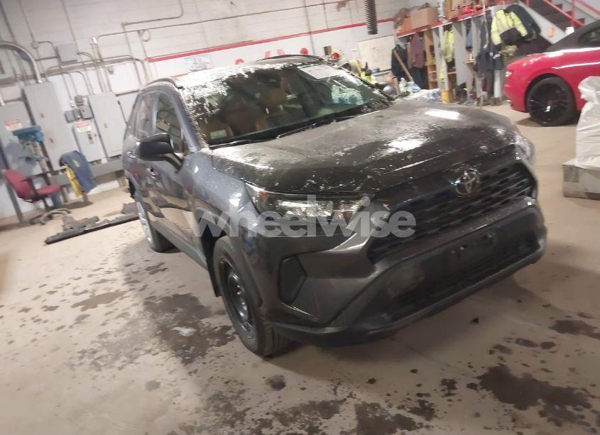 2020 Toyota Rav4 LE (VIN 2T3F1RFV2LW085535) main photo