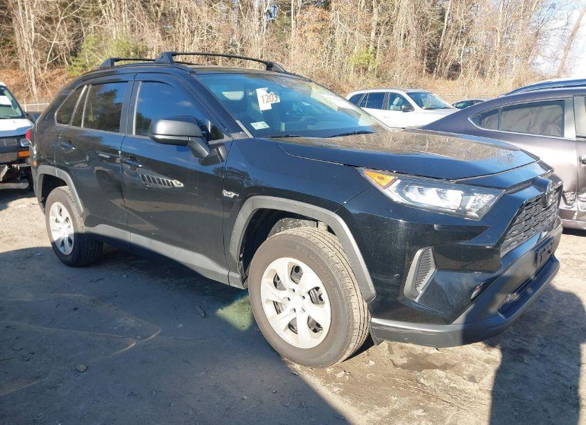 2019 Toyota Rav4 LE (VIN 2T3F1RFV3KC015817) main photo