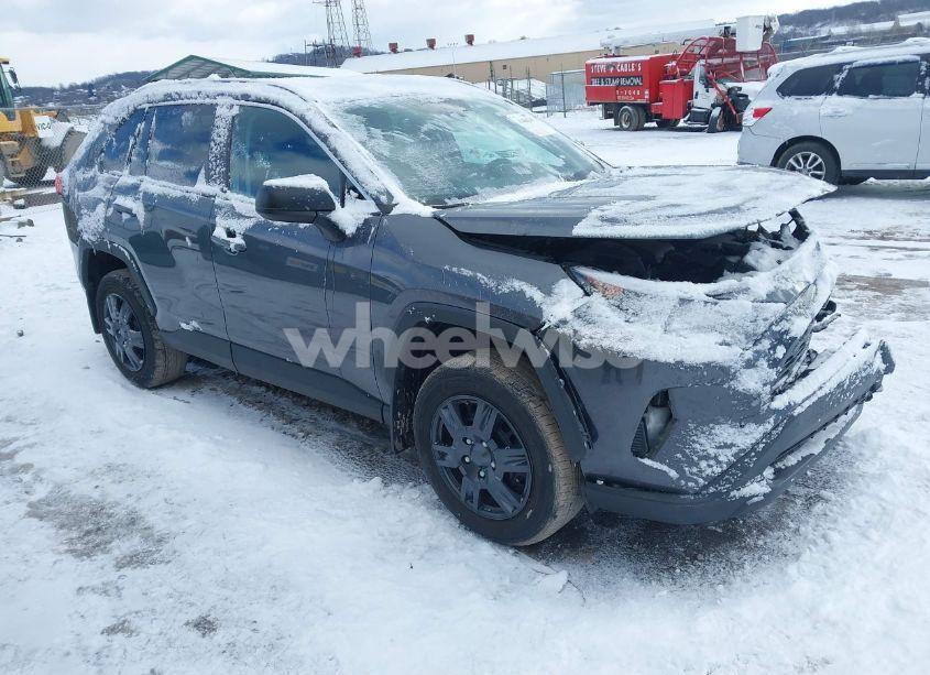 2019 Toyota Rav4 LE (VIN 2T3F1RFV3KC053905) main photo