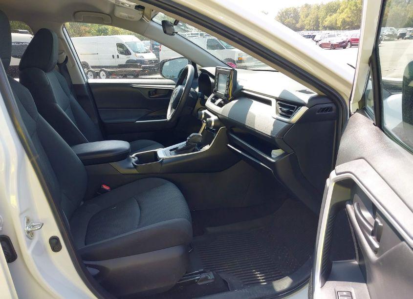 Photo 5 of 2022 Toyota Rav4 LE (VIN 2T3F1RFV3NW323511)