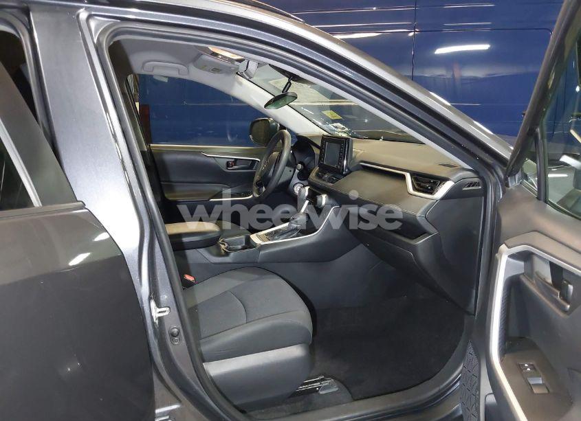 Photo 5 of 2019 Toyota Rav4 LE (VIN 2T3F1RFV4KW061414)