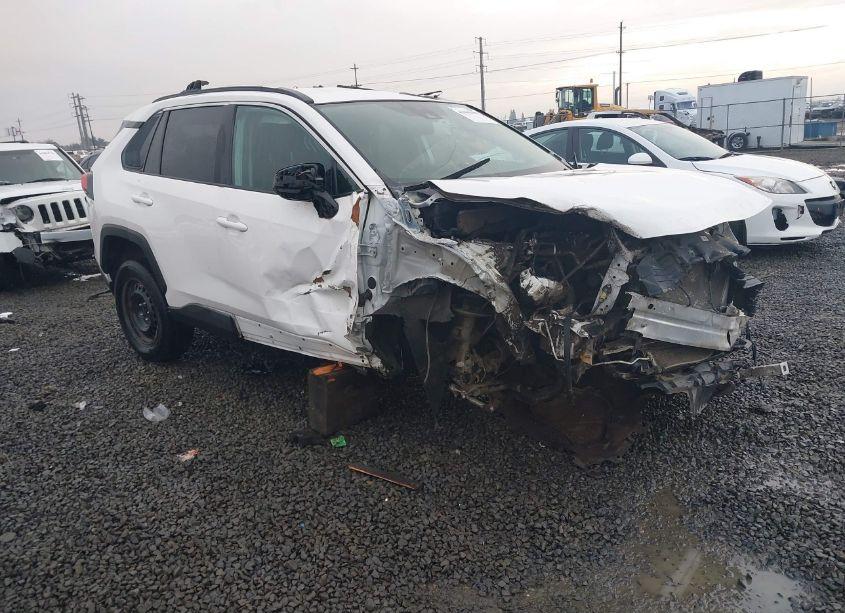 2020 Toyota Rav4 LE (VIN 2T3F1RFVXLC100915) main photo