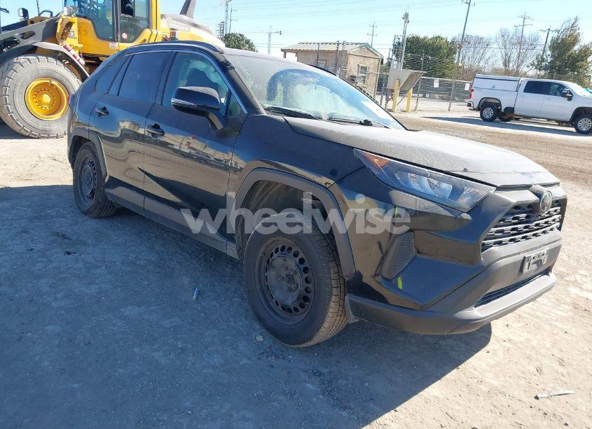 2021 Toyota Rav4 LE (VIN 2T3G1RFV3MC173128) main photo