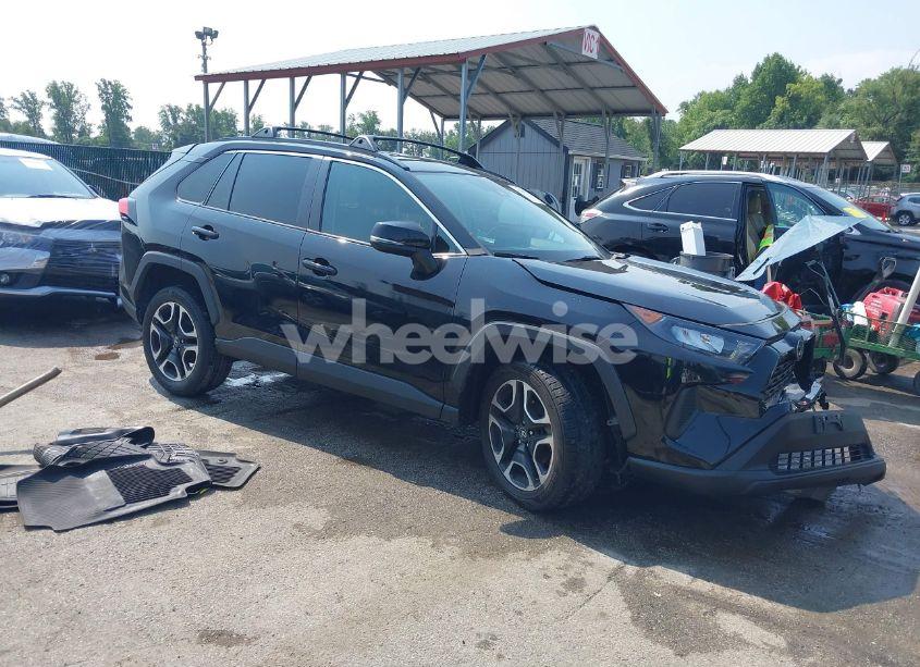 2021 Toyota Rav4 LE (VIN 2T3G1RFV6MC250557) main photo