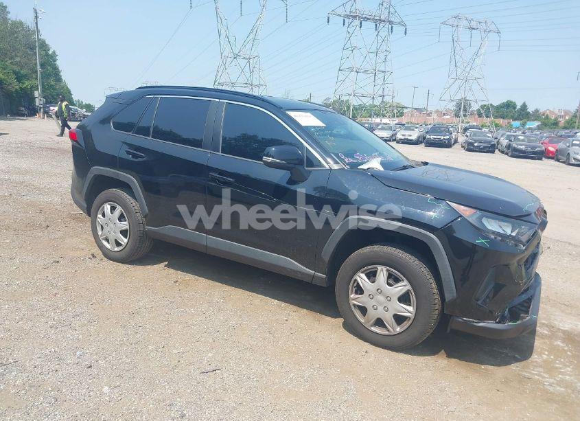 2019 Toyota Rav4 LE (VIN 2T3G1RFV7KW052405) main photo