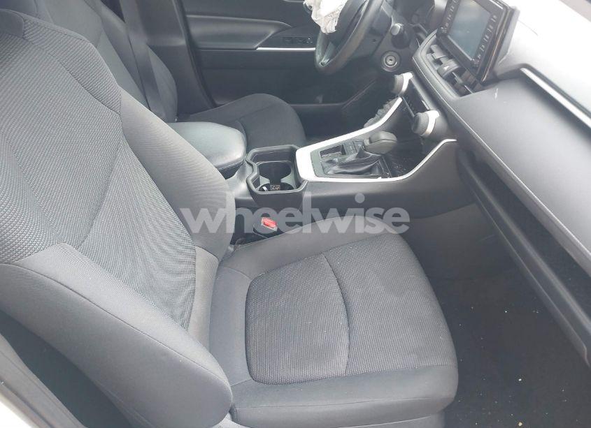 Photo 5 of 2019 Toyota Rav4 LE (VIN 2T3H1RFV0KW018181)