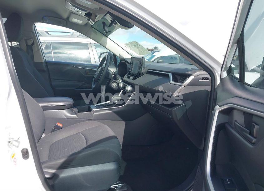 Photo 5 of 2019 Toyota Rav4 LE (VIN 2T3H1RFV0KW018309)