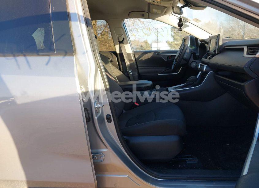 Photo 5 of 2020 Toyota Rav4 LE (VIN 2T3H1RFV1LC061477)